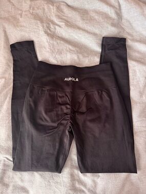 AUROLA Black High-Waist Leggings scrunch bottom - small